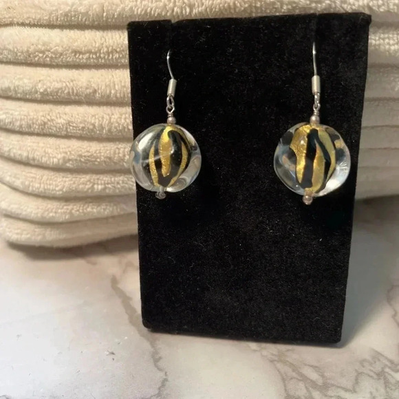 Sparkly Black and Gold Fashion Costume Earrings Goldtone - Picture 1 of 6